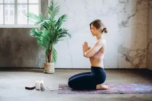 a lady practicing mindfulness